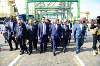 رئيس الجمهورية يتفقد عدداً من المرافق والمنشآت الحيوية بعدن img